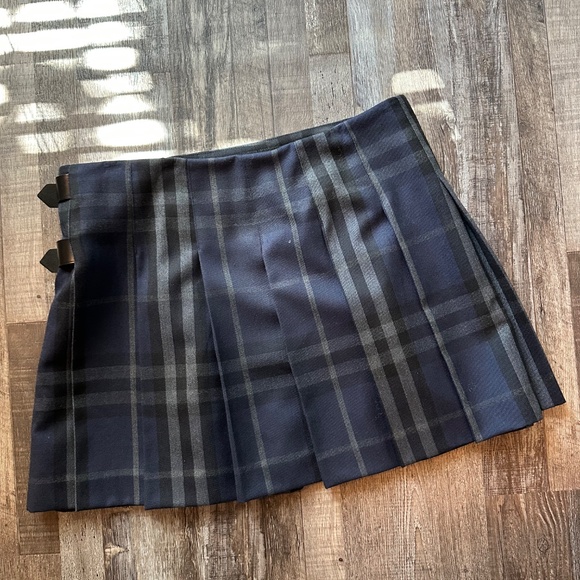 VINTAGE BURBERRY plaid skirt - Picture 2 of 10